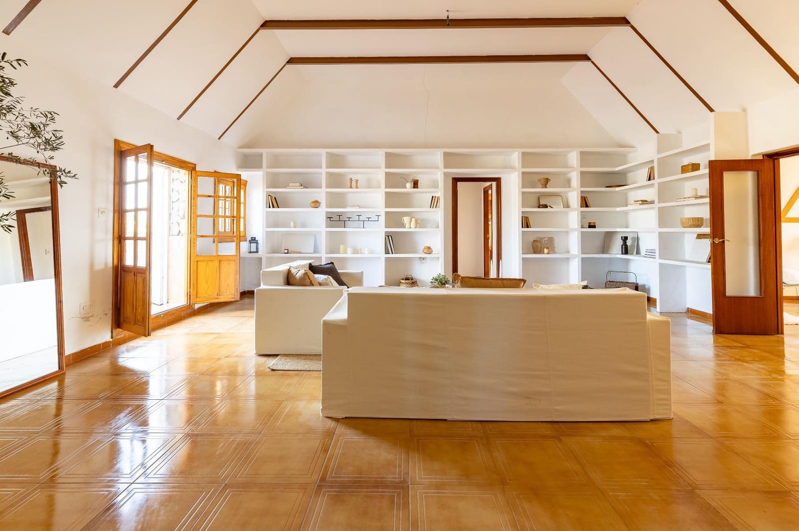 7 soverom Villa til salgs i Requena med svømmebasseng garasje - € 525 000 (Ref: 9519260)