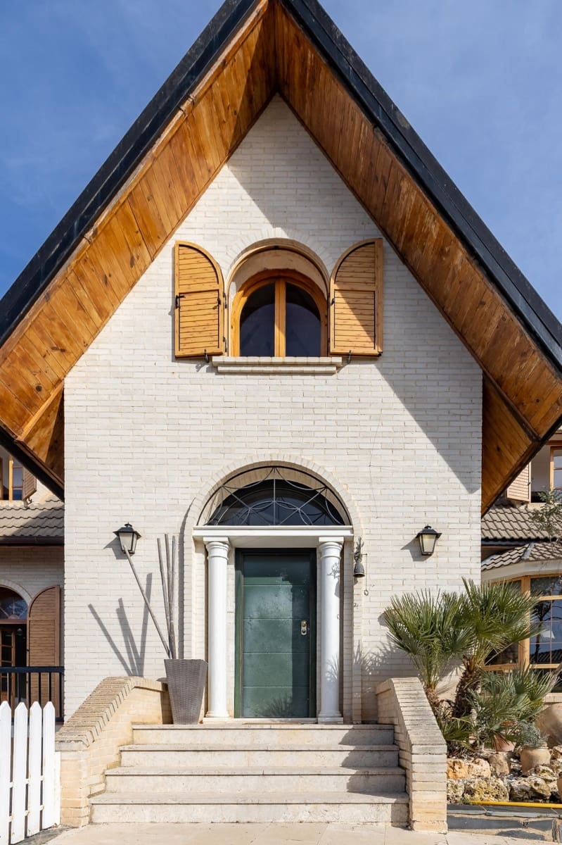 7 soverom Villa til salgs i Requena med svømmebasseng garasje - € 525 000 (Ref: 9519260)