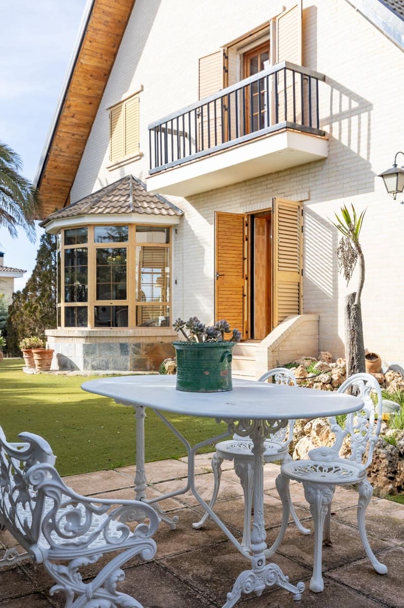 7 soverom Villa til salgs i Requena med svømmebasseng garasje - € 525 000 (Ref: 9519260)