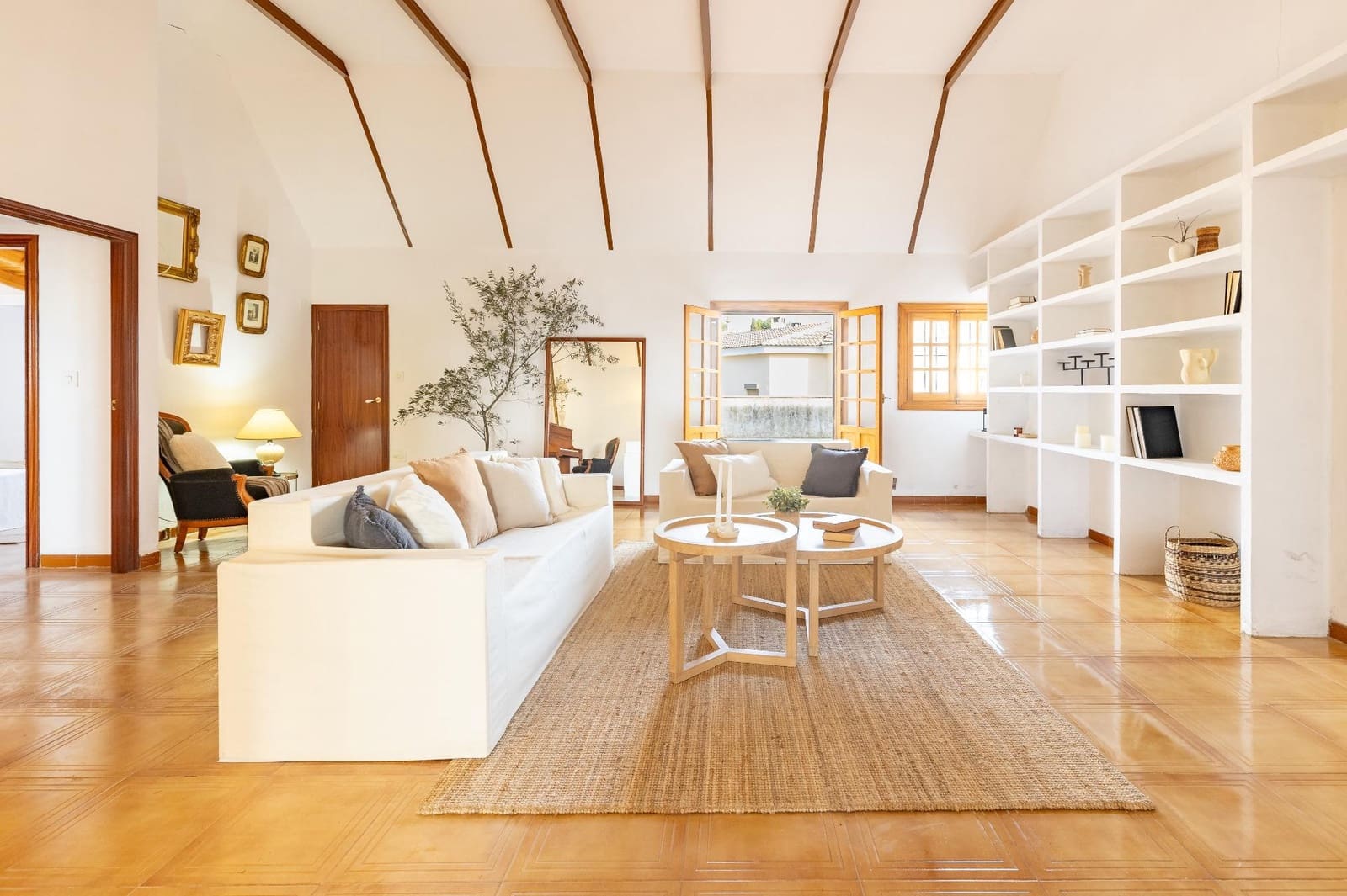 7 soverom Villa til salgs i Requena med svømmebasseng garasje - € 525 000 (Ref: 9519260)