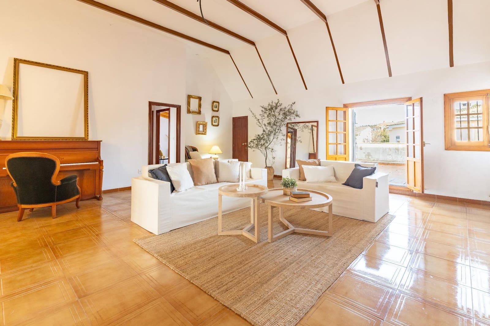 7 soverom Villa til salgs i Requena med svømmebasseng garasje - € 525 000 (Ref: 9519260)