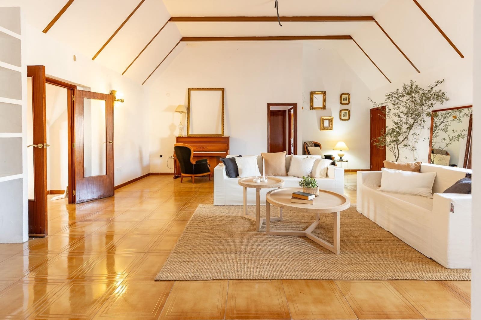 7 soverom Villa til salgs i Requena med svømmebasseng garasje - € 525 000 (Ref: 9519260)