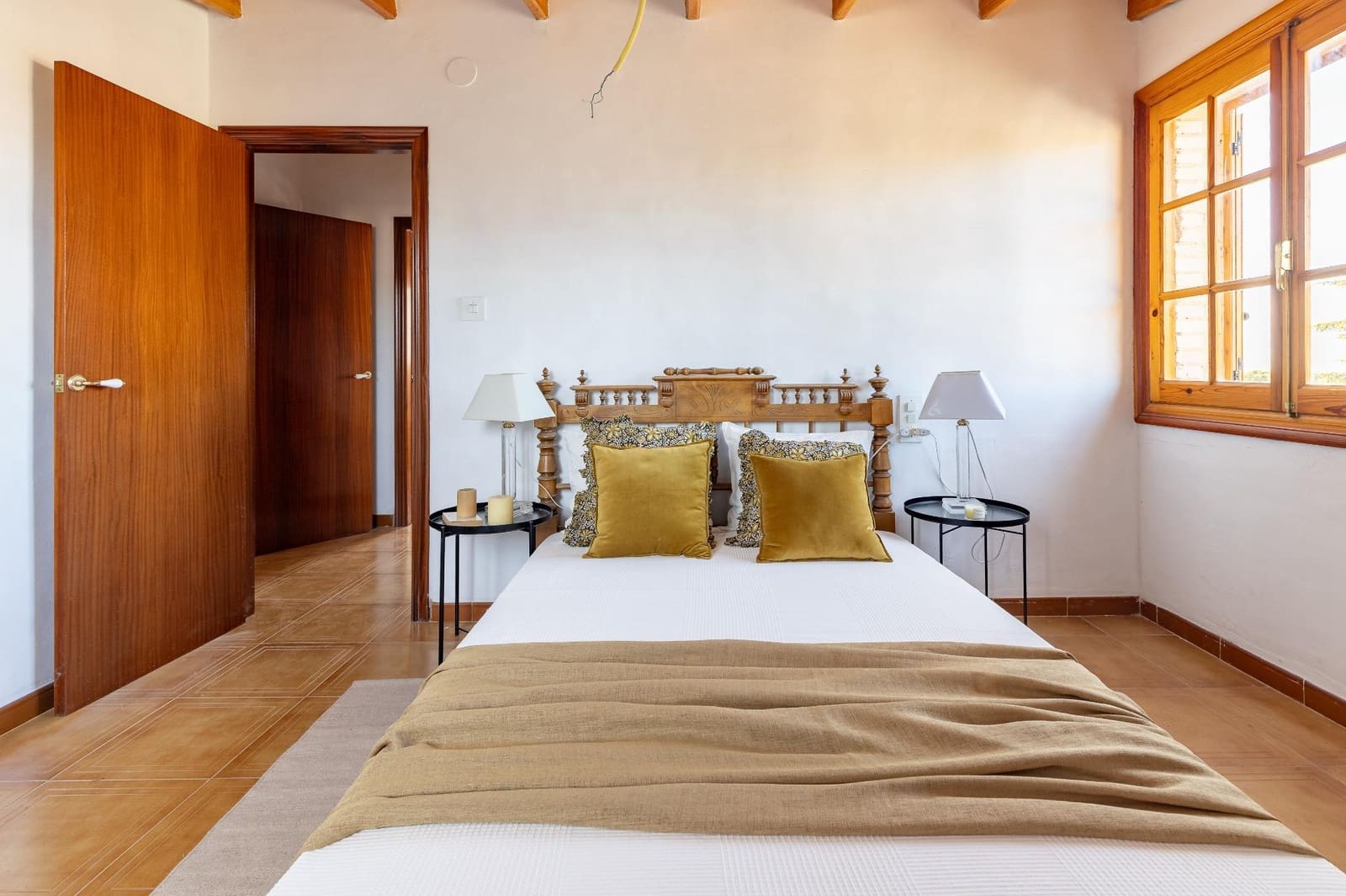 7 soverom Villa til salgs i Requena med svømmebasseng garasje - € 525 000 (Ref: 9519260)