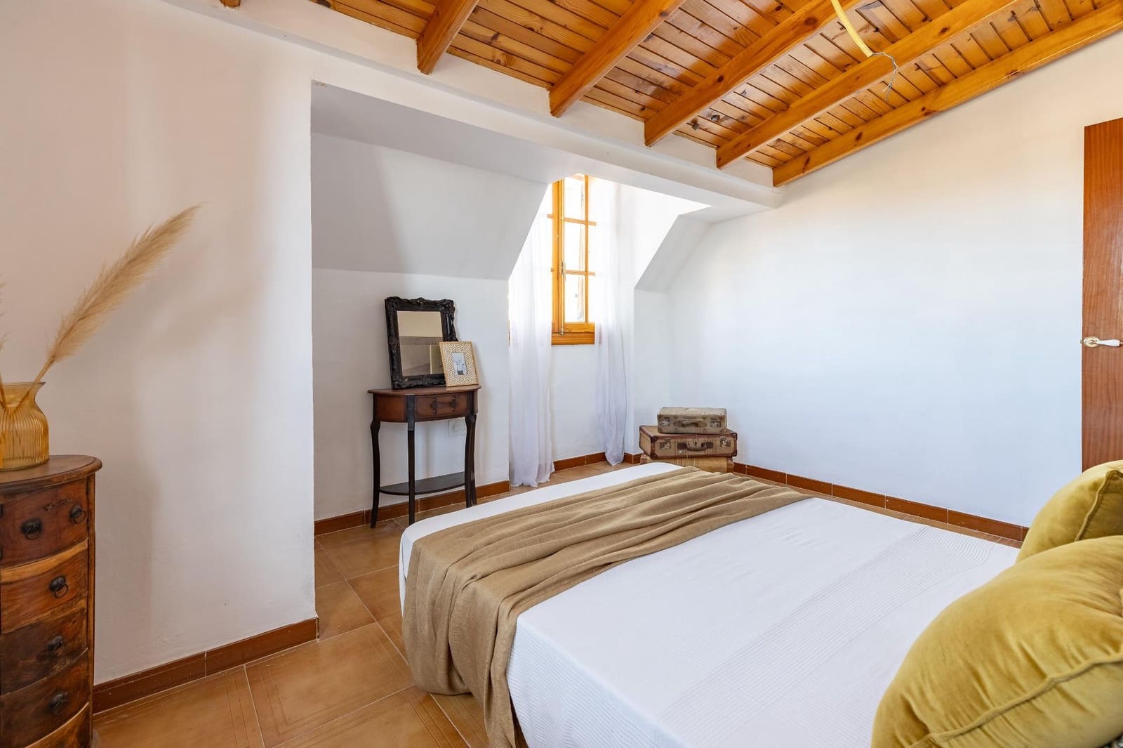 7 soverom Villa til salgs i Requena med svømmebasseng garasje - € 525 000 (Ref: 9519260)