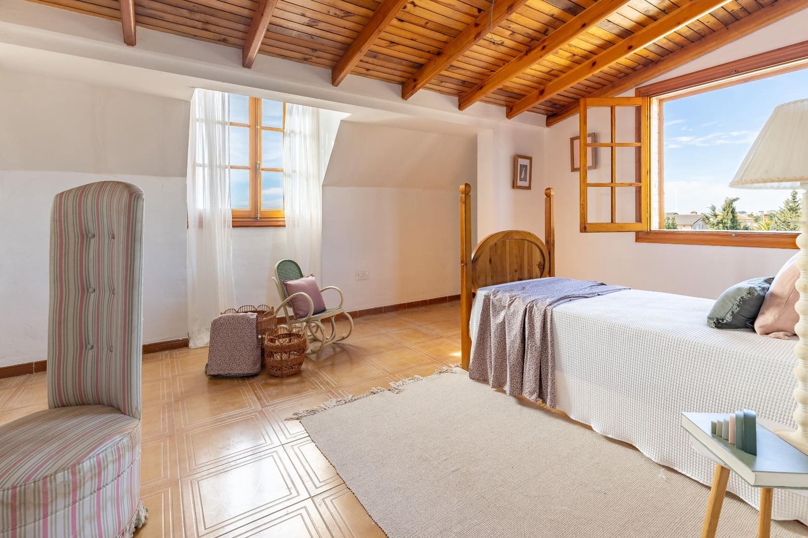 7 soverom Villa til salgs i Requena med svømmebasseng garasje - € 525 000 (Ref: 9519260)