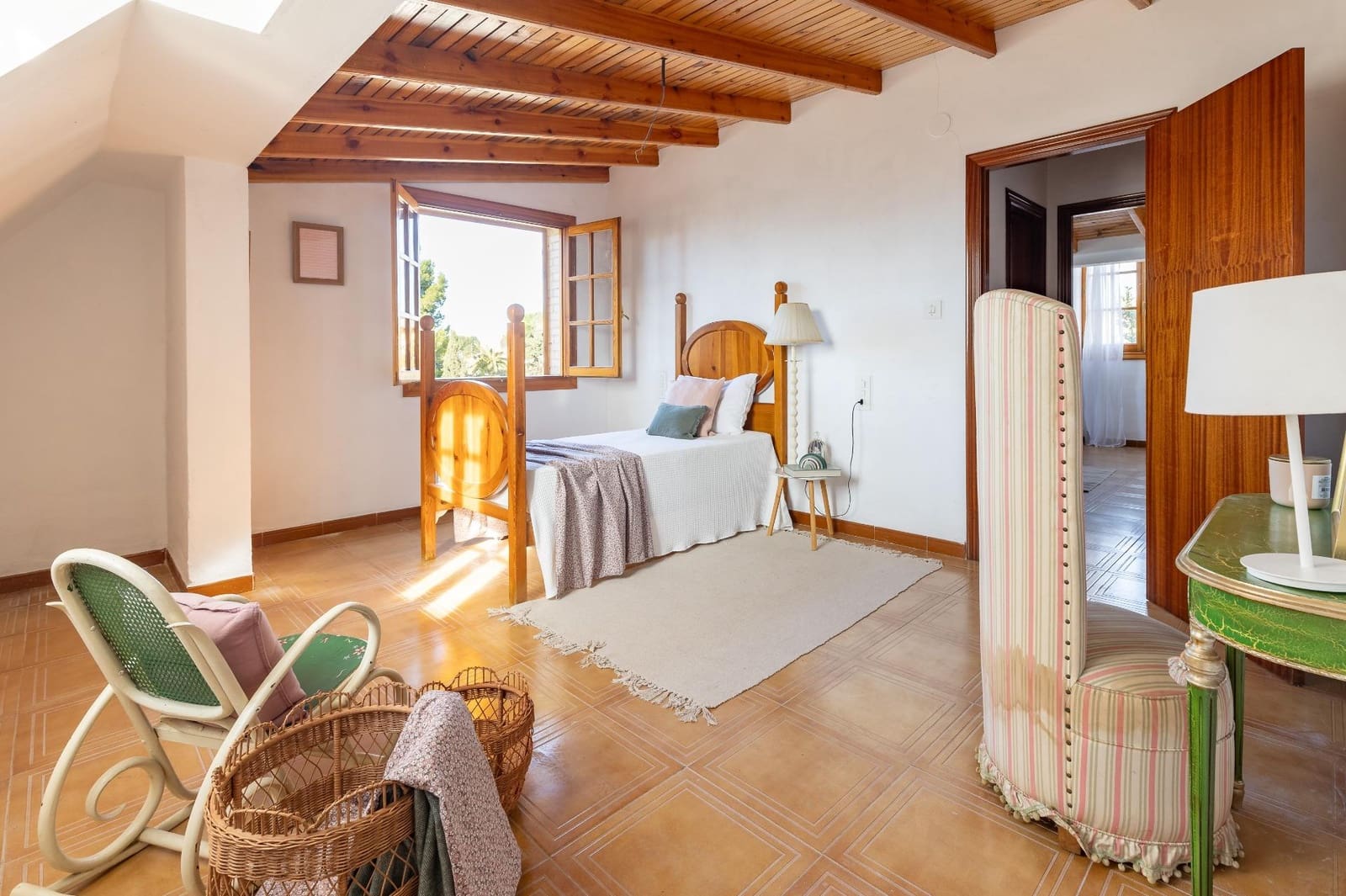 7 soverom Villa til salgs i Requena med svømmebasseng garasje - € 525 000 (Ref: 9519260)