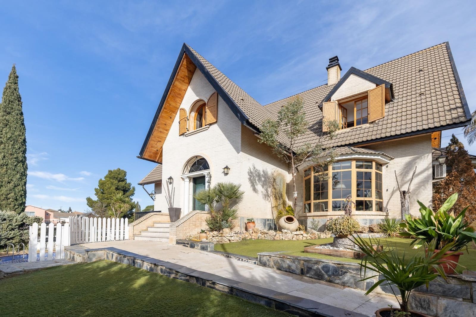 7 soverom Villa til salgs i Requena med svømmebasseng garasje - € 525 000 (Ref: 9519260)