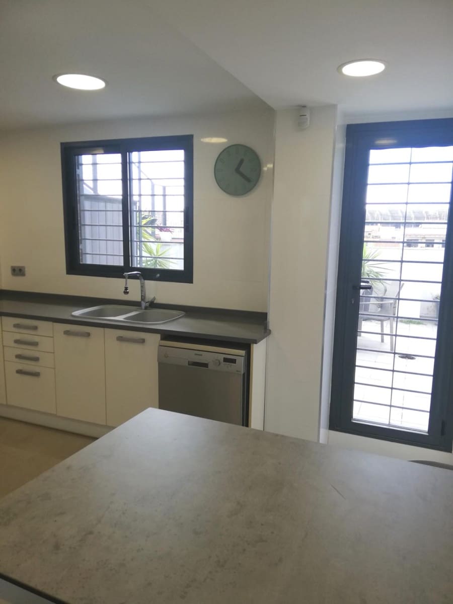 4 soverom Penthouse til leie i Valencia by - € 1 950 (Ref: 9556086)