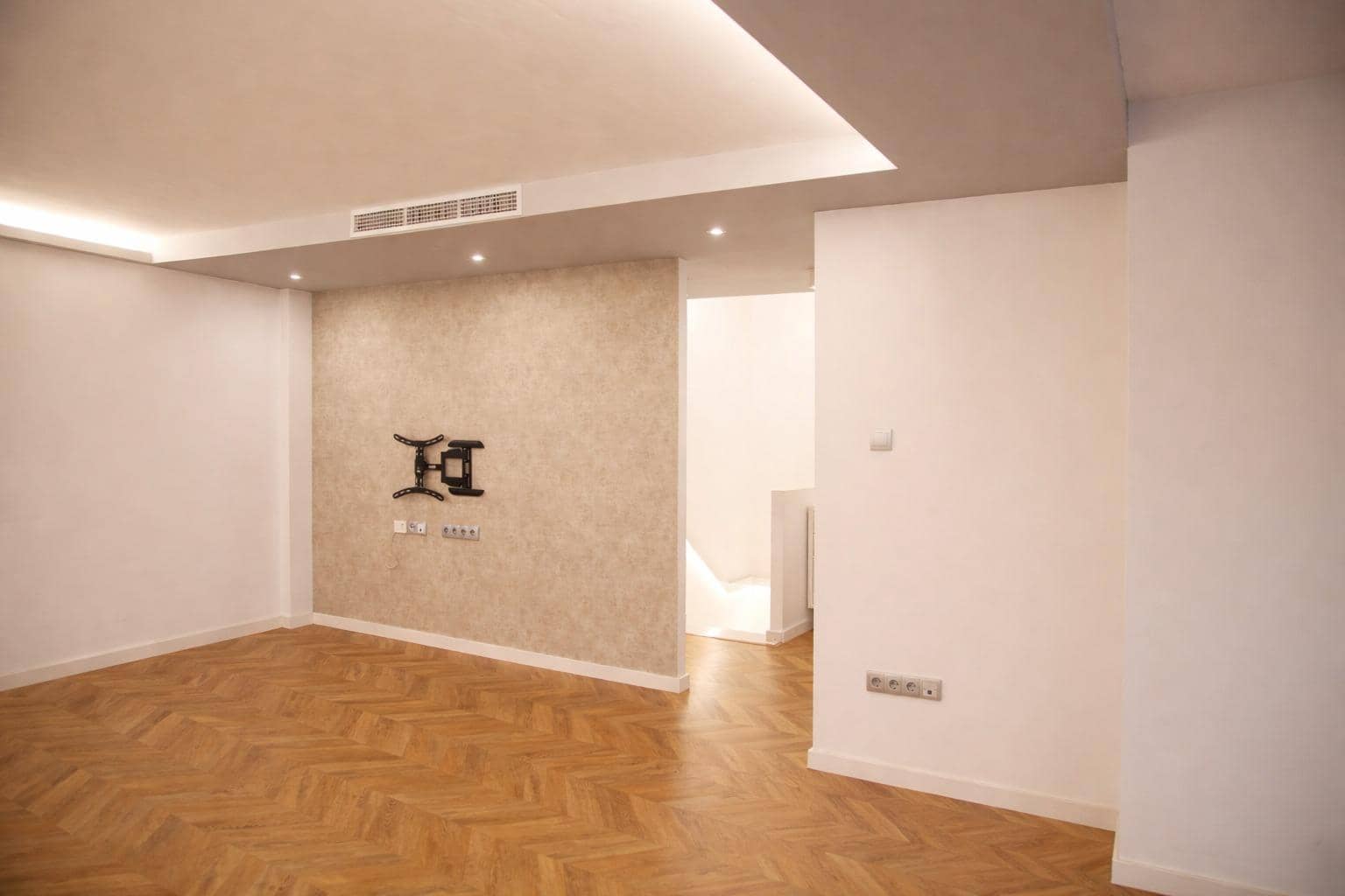 4 soverom Penthouse til leie i Valencia by - € 1 950 (Ref: 9556086)