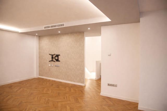 4 soverom Penthouse til leie i Benicalap, Valencia by - € 1 950 (Ref: 9556086)