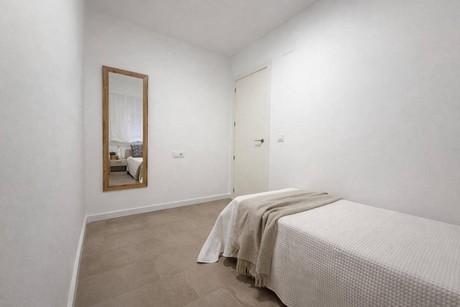 3 soveværelse Lejlighed til leje i Valencia by - € 1.400 (Ref: 9556090)