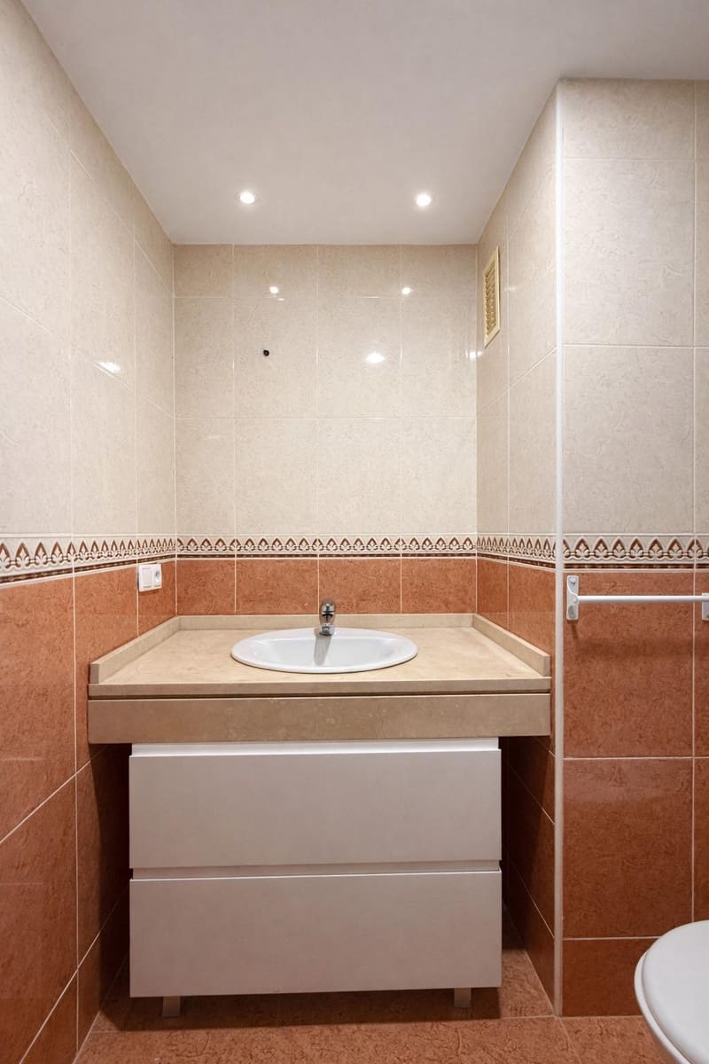 3 bedroom Flat for rent in Paterna with pool garage - € 1,100 (Ref: 9562112)