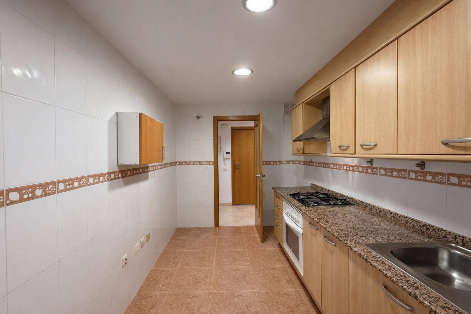 3 bedroom Flat for rent in Paterna with pool garage - € 1,100 (Ref: 9562112)