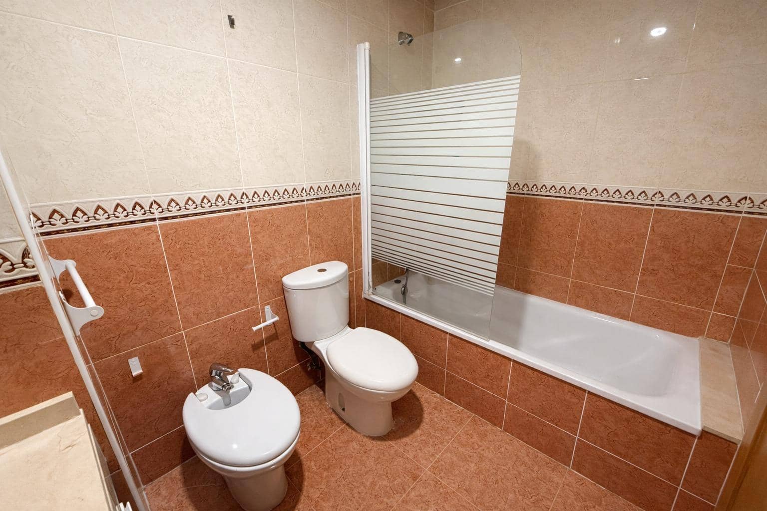 3 bedroom Flat for rent in Paterna with pool garage - € 1,100 (Ref: 9562112)