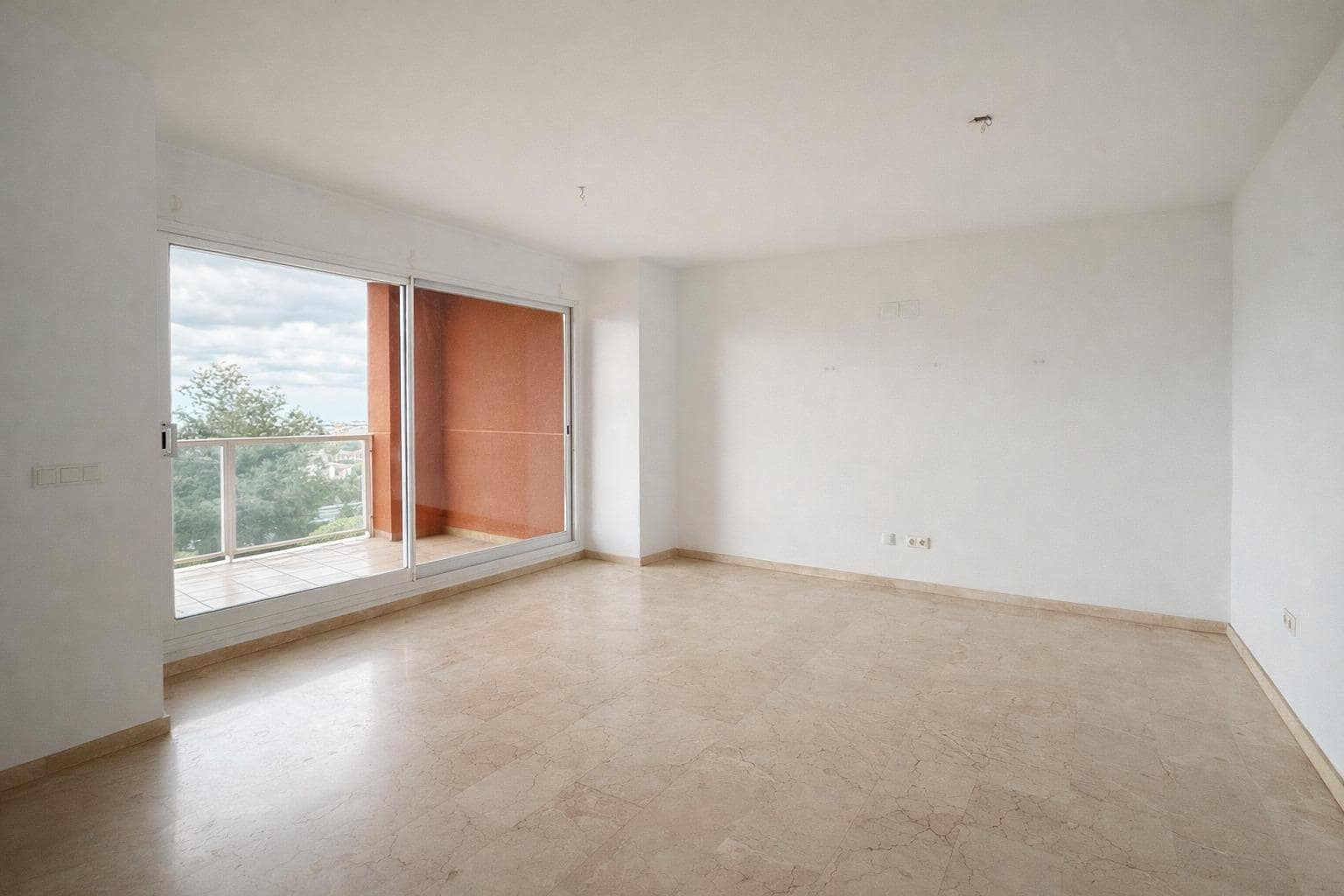 3 bedroom Flat for rent in Paterna with pool garage - € 1,100 (Ref: 9562112)