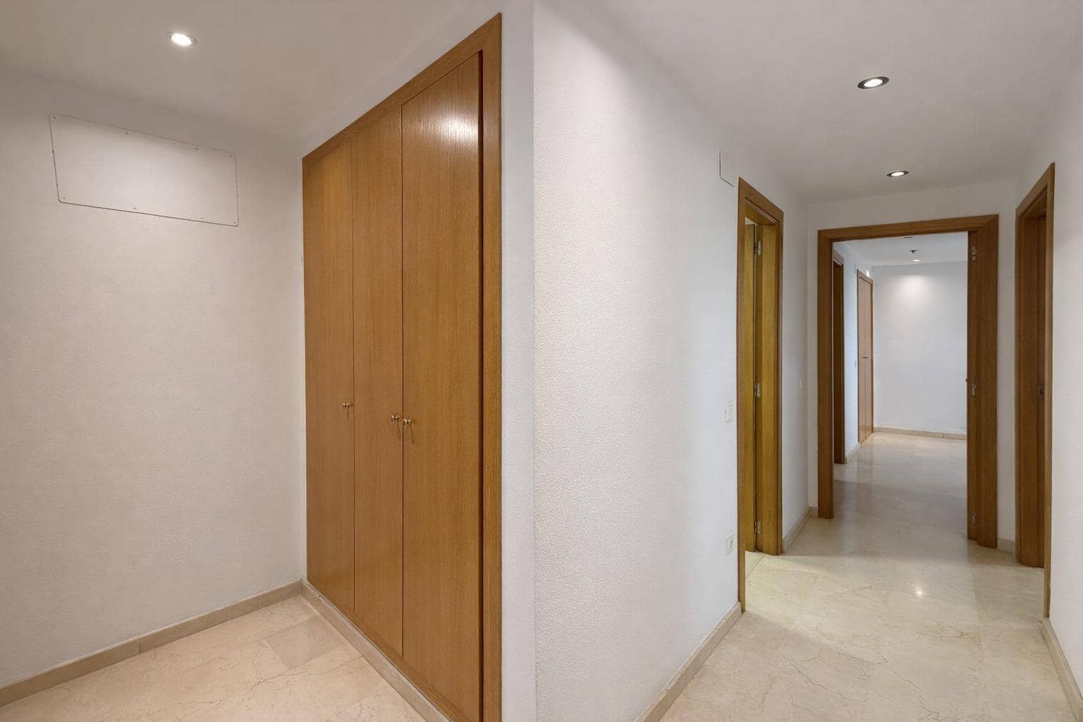 3 bedroom Flat for rent in Paterna with pool garage - € 1,100 (Ref: 9562112)