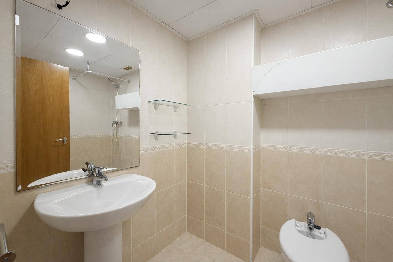 3 bedroom Flat for rent in Paterna with pool garage - € 1,100 (Ref: 9562112)