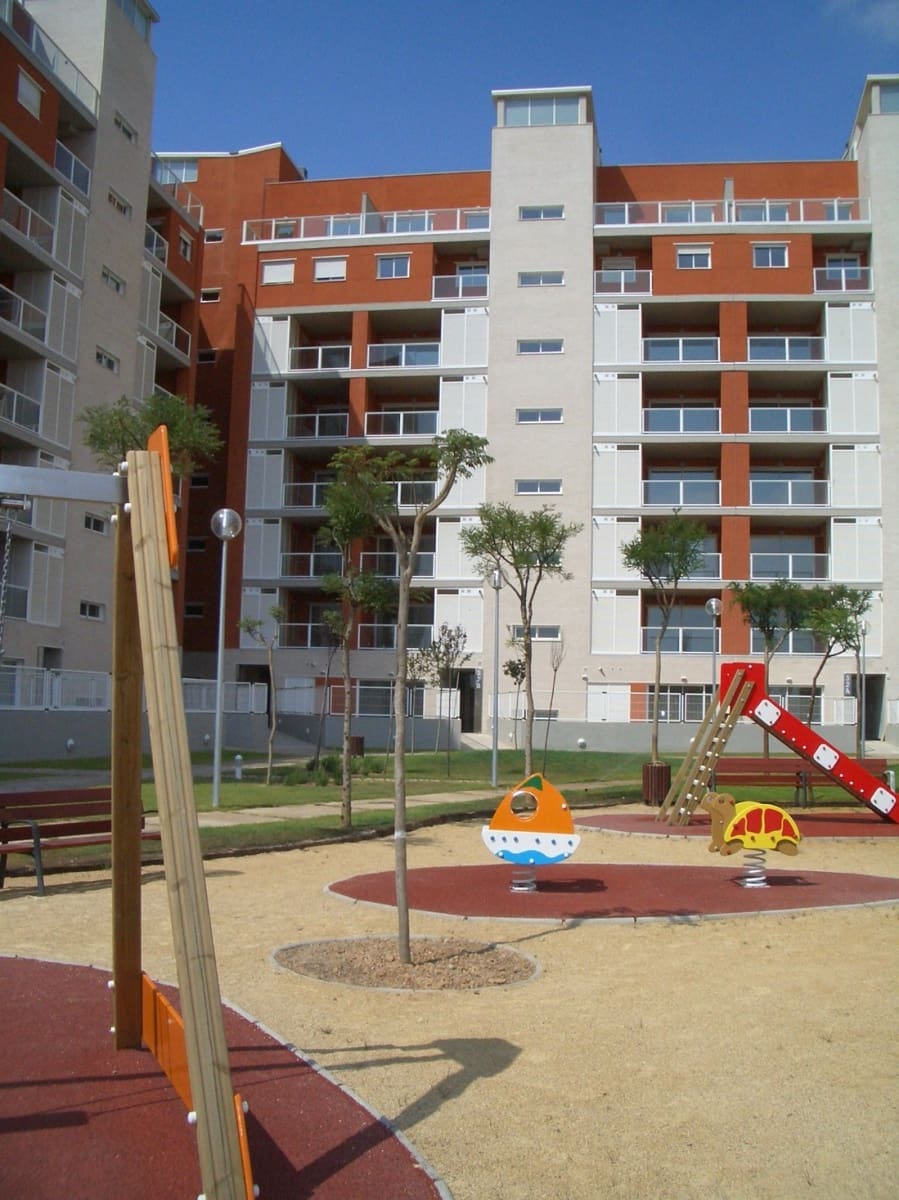 3 bedroom Flat for rent in Paterna with pool garage - € 1,100 (Ref: 9562112)