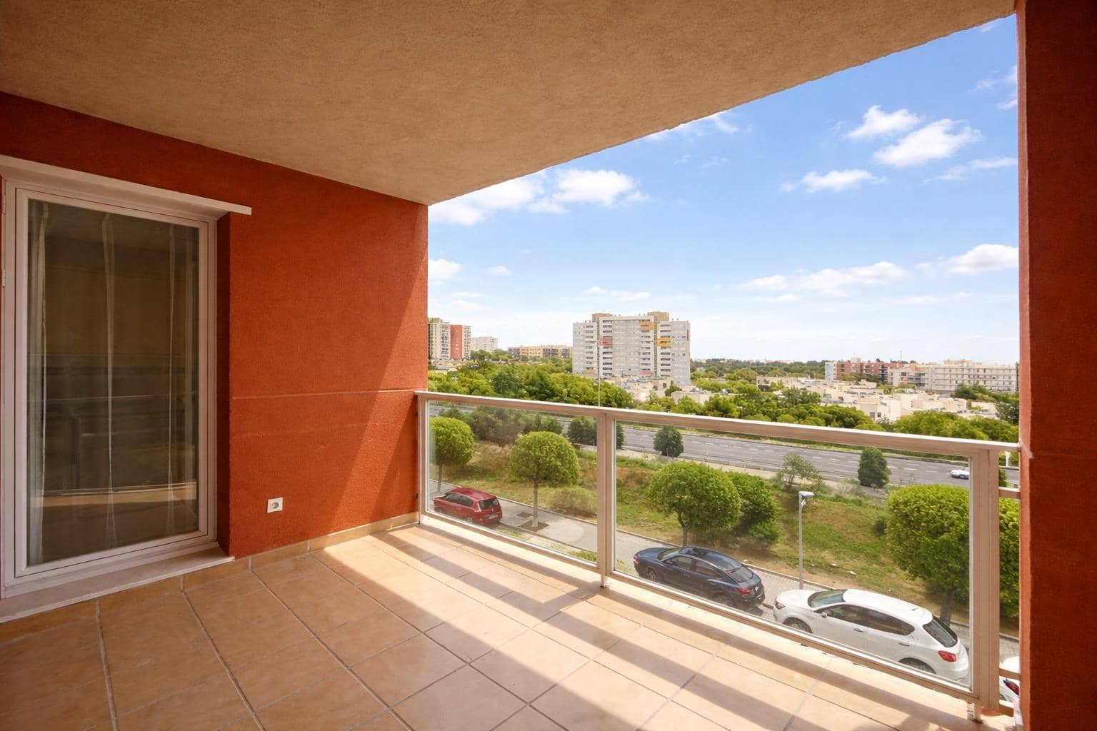 3 bedroom Flat for rent in Paterna with pool garage - € 1,100 (Ref: 9562112)