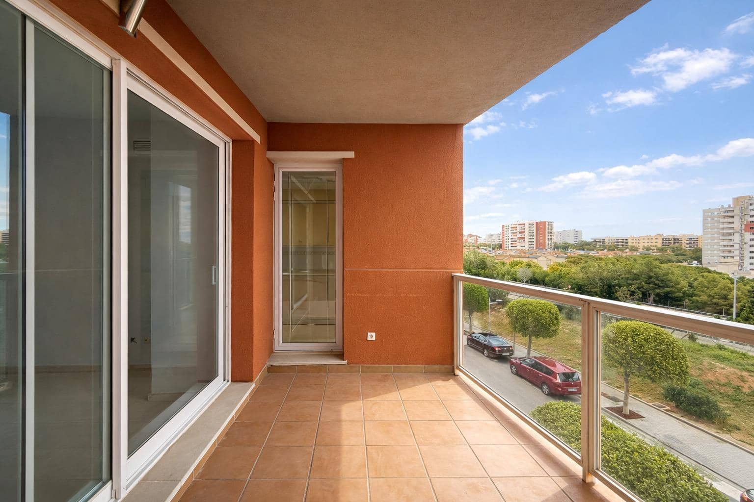 3 bedroom Flat for rent in Paterna with pool garage - € 1,100 (Ref: 9562112)
