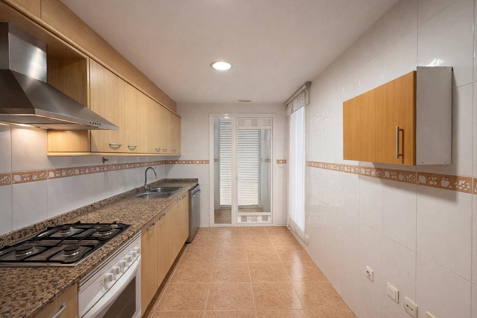 3 bedroom Flat for rent in Paterna with pool garage - € 1,100 (Ref: 9562112)