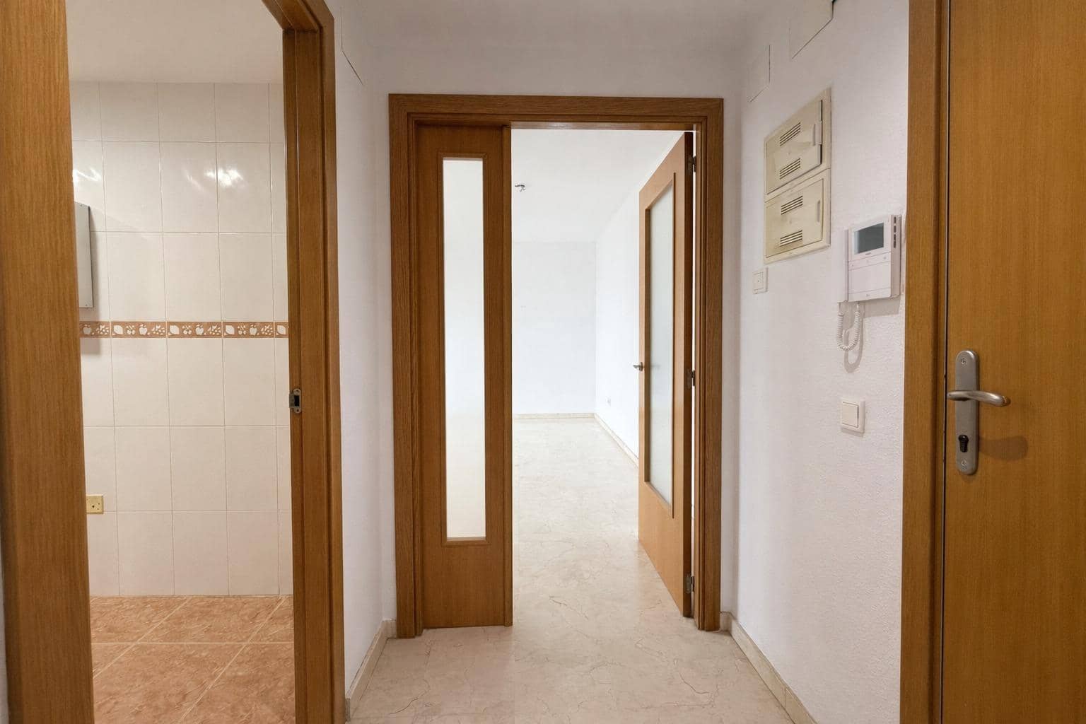 3 bedroom Flat for rent in Paterna with pool garage - € 1,100 (Ref: 9562112)