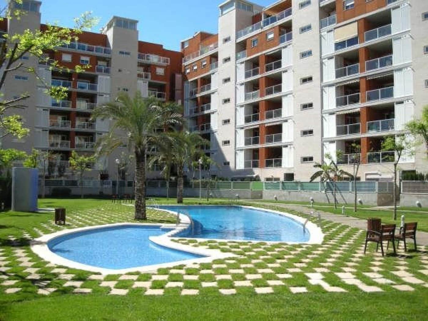 3 bedroom Flat for rent in Paterna with pool garage - € 1,100 (Ref: 9562112)