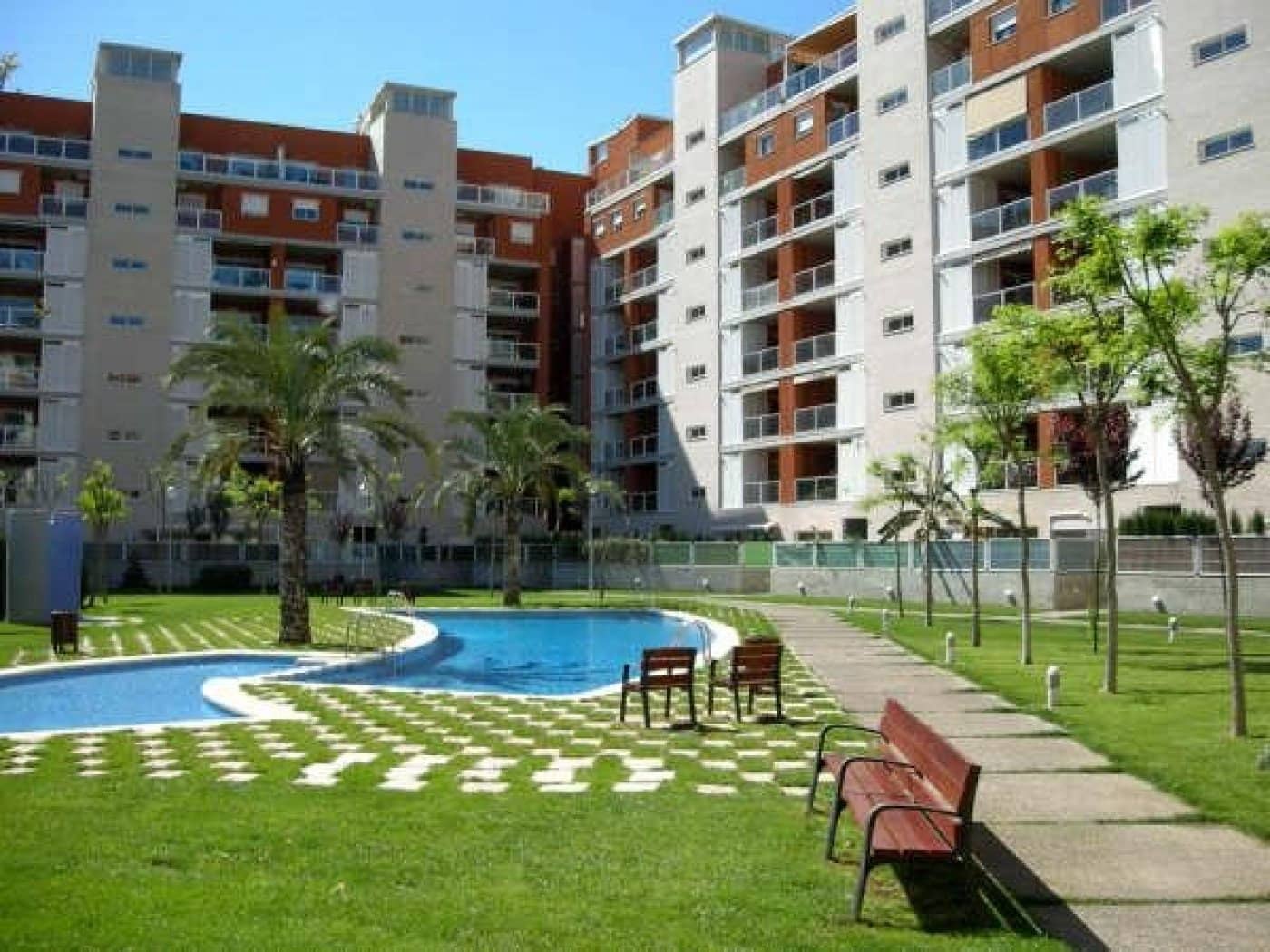 3 bedroom Flat for rent in Paterna with pool garage - € 1,100 (Ref: 9562112)