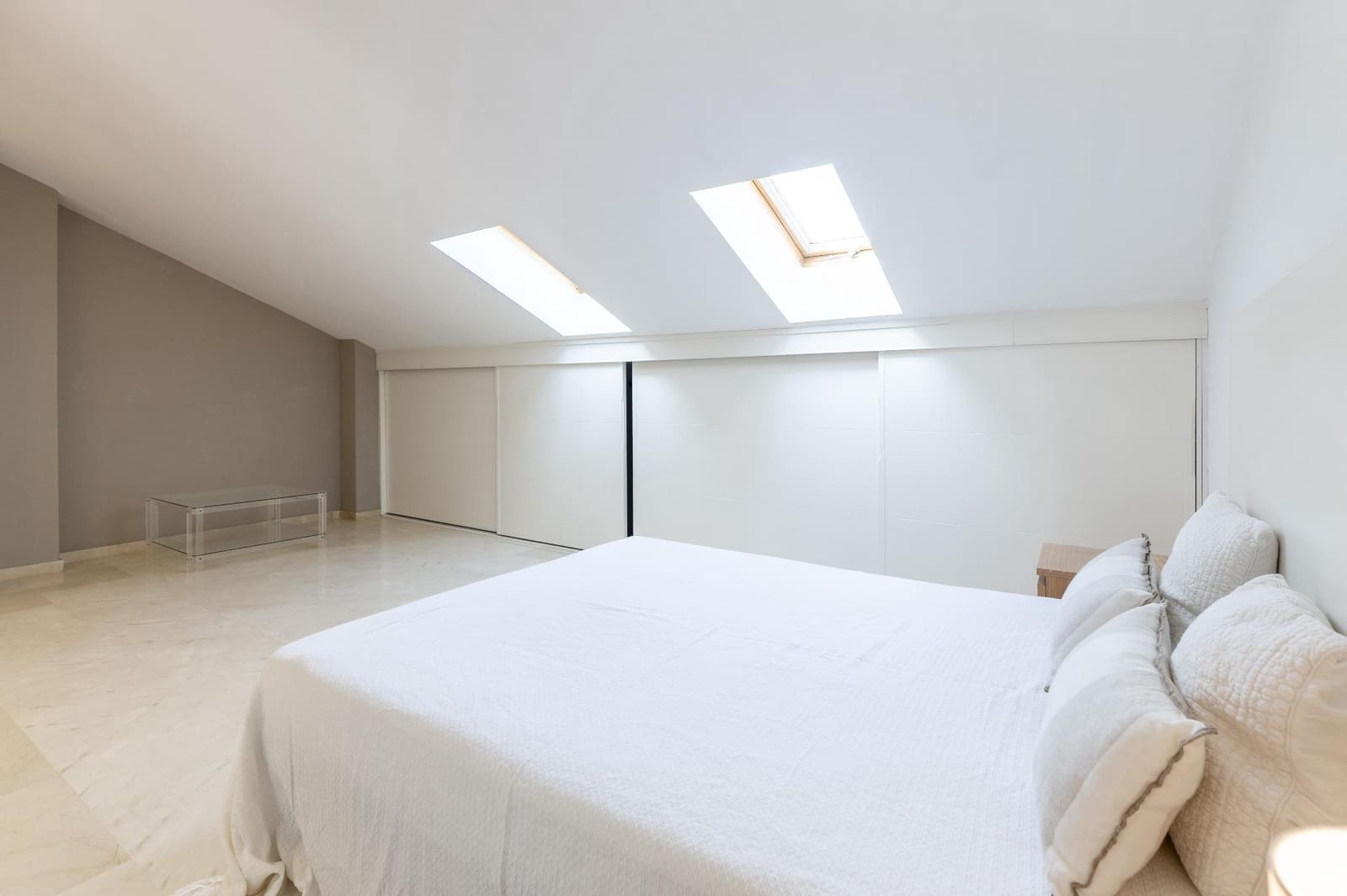 Penthouse de 3 chambres à louer à Valence ville avec garage - 1 800 € (Ref: 9591607)