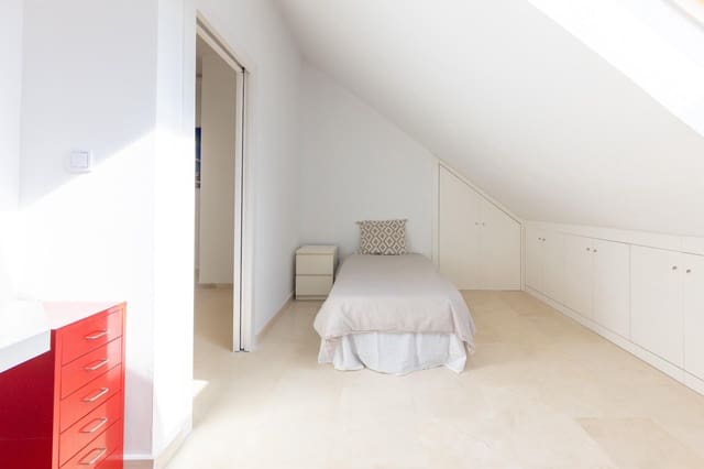 Penthouse de 3 chambres à louer à Sant Llorens, Valence ville avec garage - 1 800 € (Ref: 9591607)