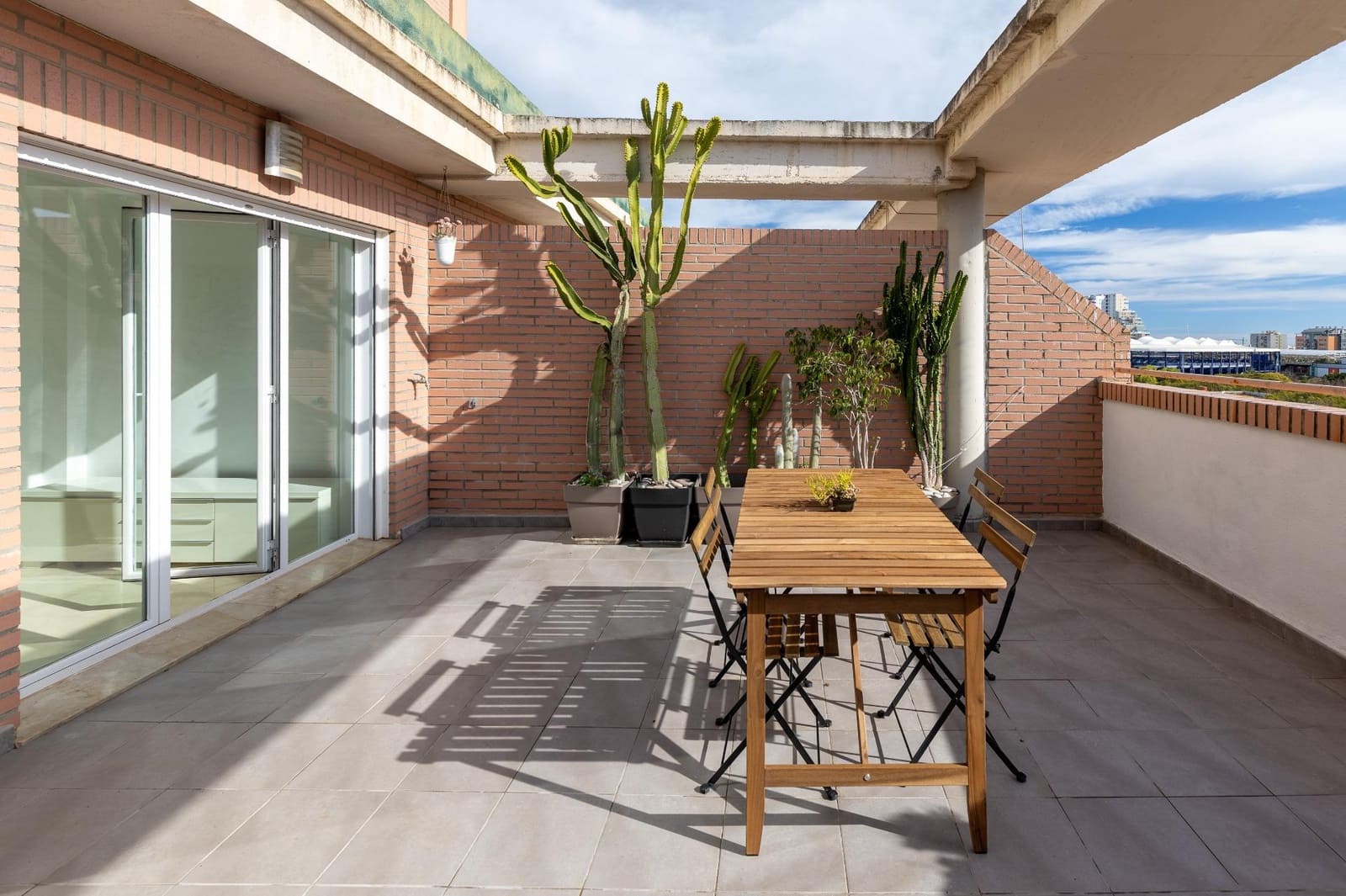 Penthouse de 3 chambres à louer à Valence ville avec garage - 1 800 € (Ref: 9591607)