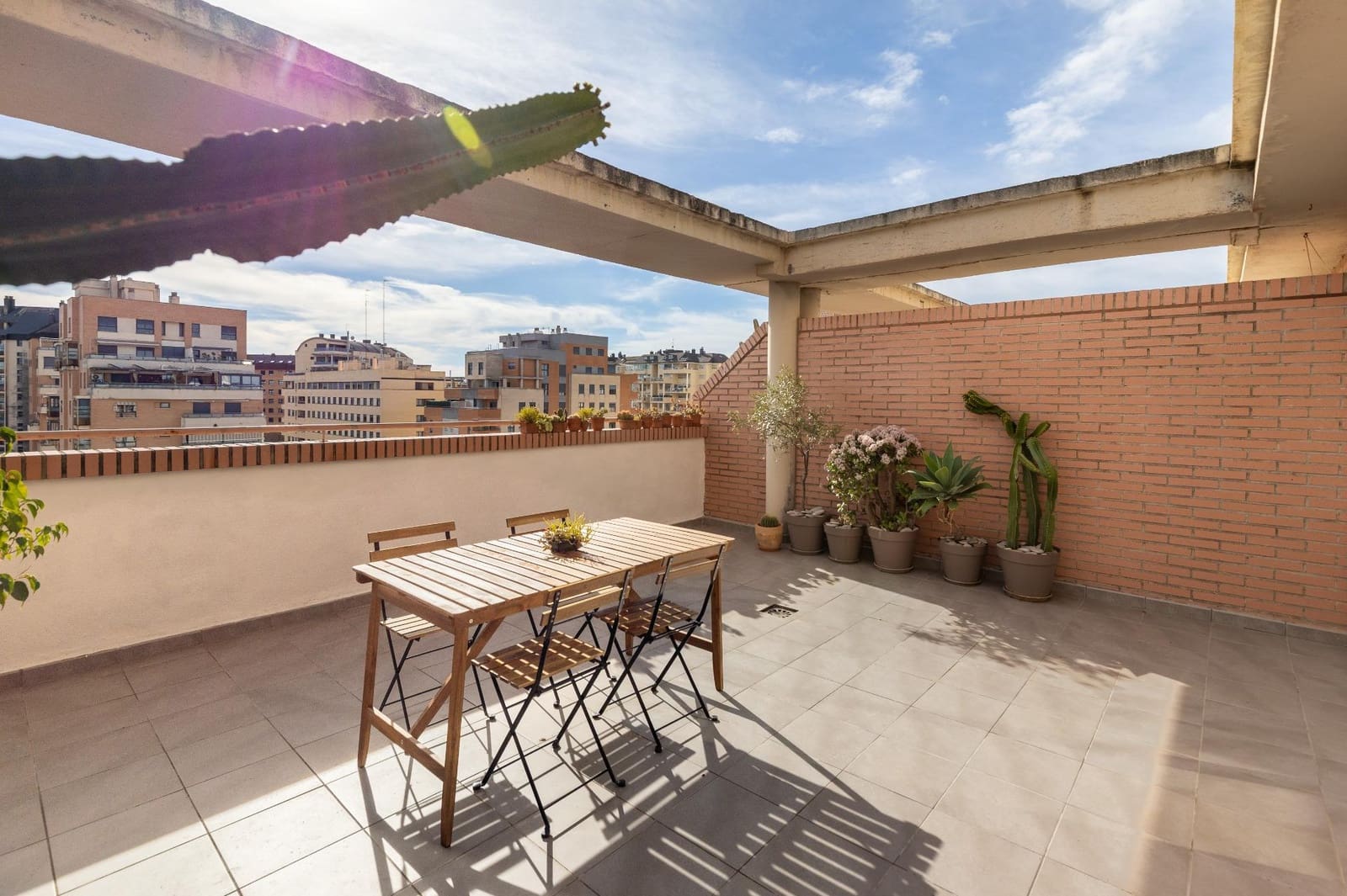 Penthouse de 3 chambres à louer à Valence ville avec garage - 1 800 € (Ref: 9591607)