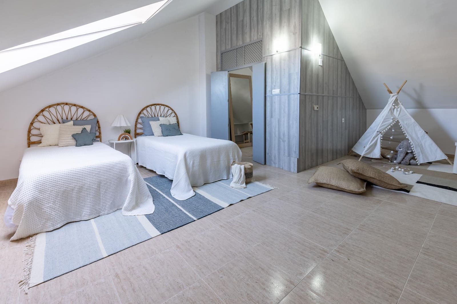 3 bedroom Penthouse for sale in Valencia city with garage - € 300,000 (Ref: 9599746)