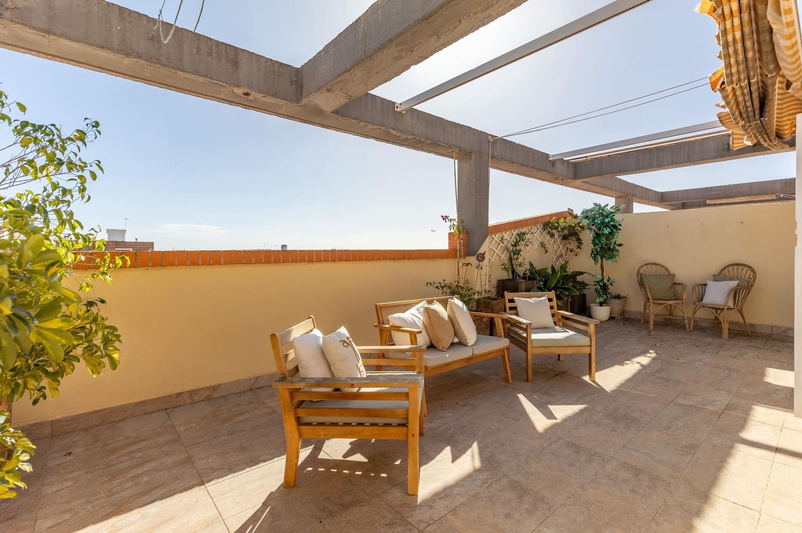 3 bedroom Penthouse for sale in Valencia city with garage - € 300,000 (Ref: 9599746)