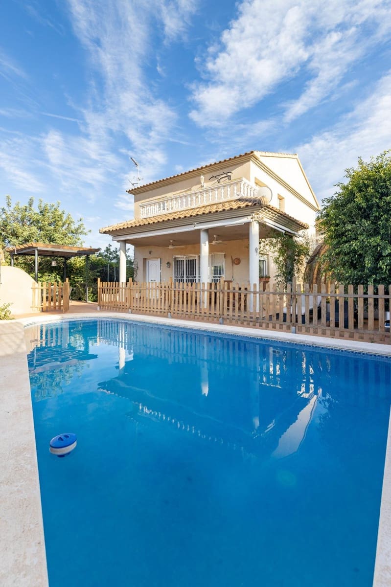 Chalet de 3 habitaciones en Benicàssim en venta con garaje - 549.000 € (Ref: 9599748)