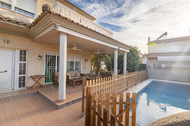 Chalet de 3 habitaciones en Benicàssim en venta con garaje - 549.000 € (Ref: 9599748)