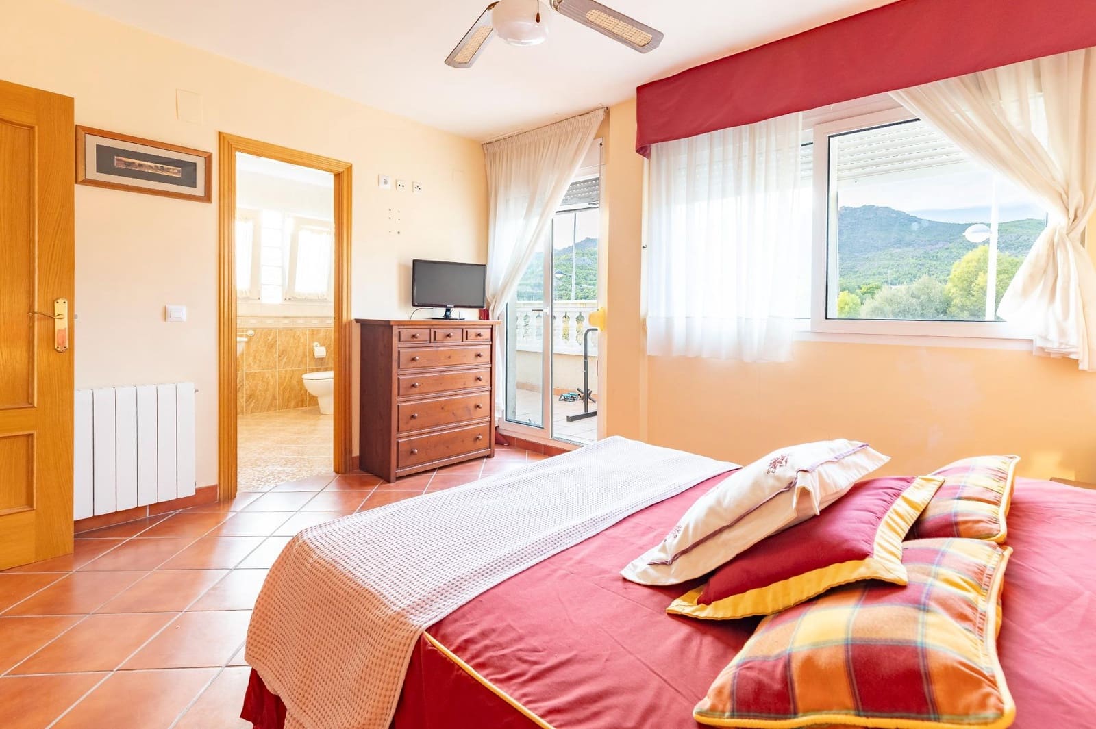 Chalet de 3 habitaciones en Benicàssim en venta con garaje - 549.000 € (Ref: 9599748)