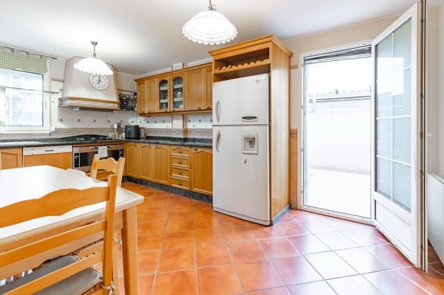 Chalet de 3 habitaciones en Benicàssim en venta con garaje - 549.000 € (Ref: 9599748)