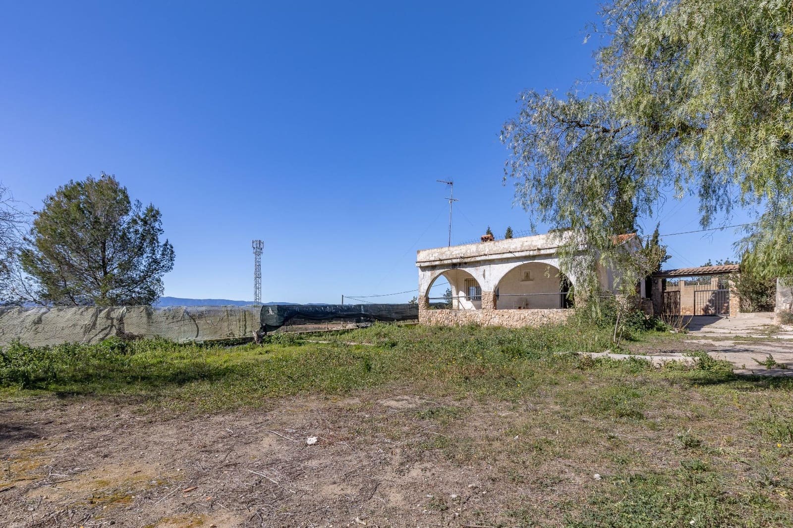 Maalaistalo myytävänä paikassa Lliria mukana uima-altaan 
autotalli - 85 000 € (Ref: 9619536)