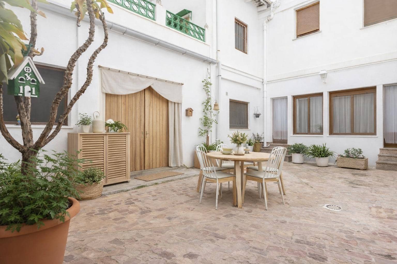 6 bedroom Townhouse for sale in Betera with garage - € 800,000 (Ref: 9619580)