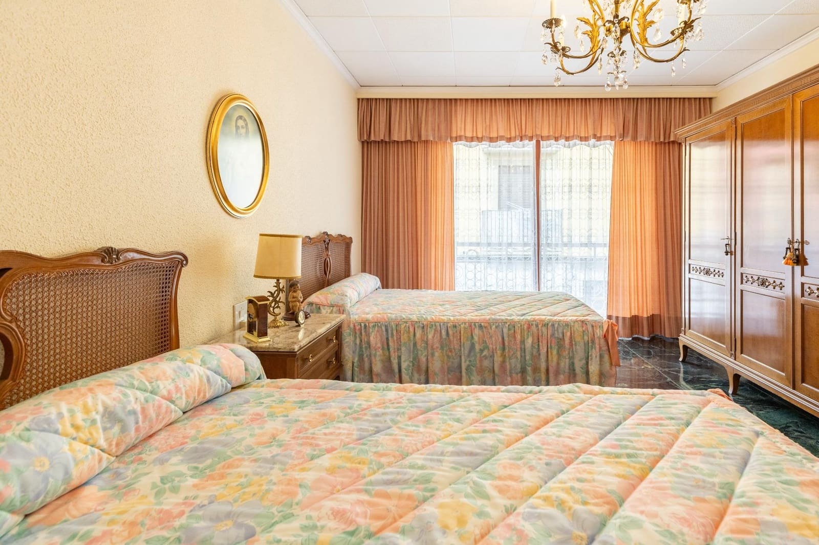 6 bedroom Townhouse for sale in Betera with garage - € 800,000 (Ref: 9619580)