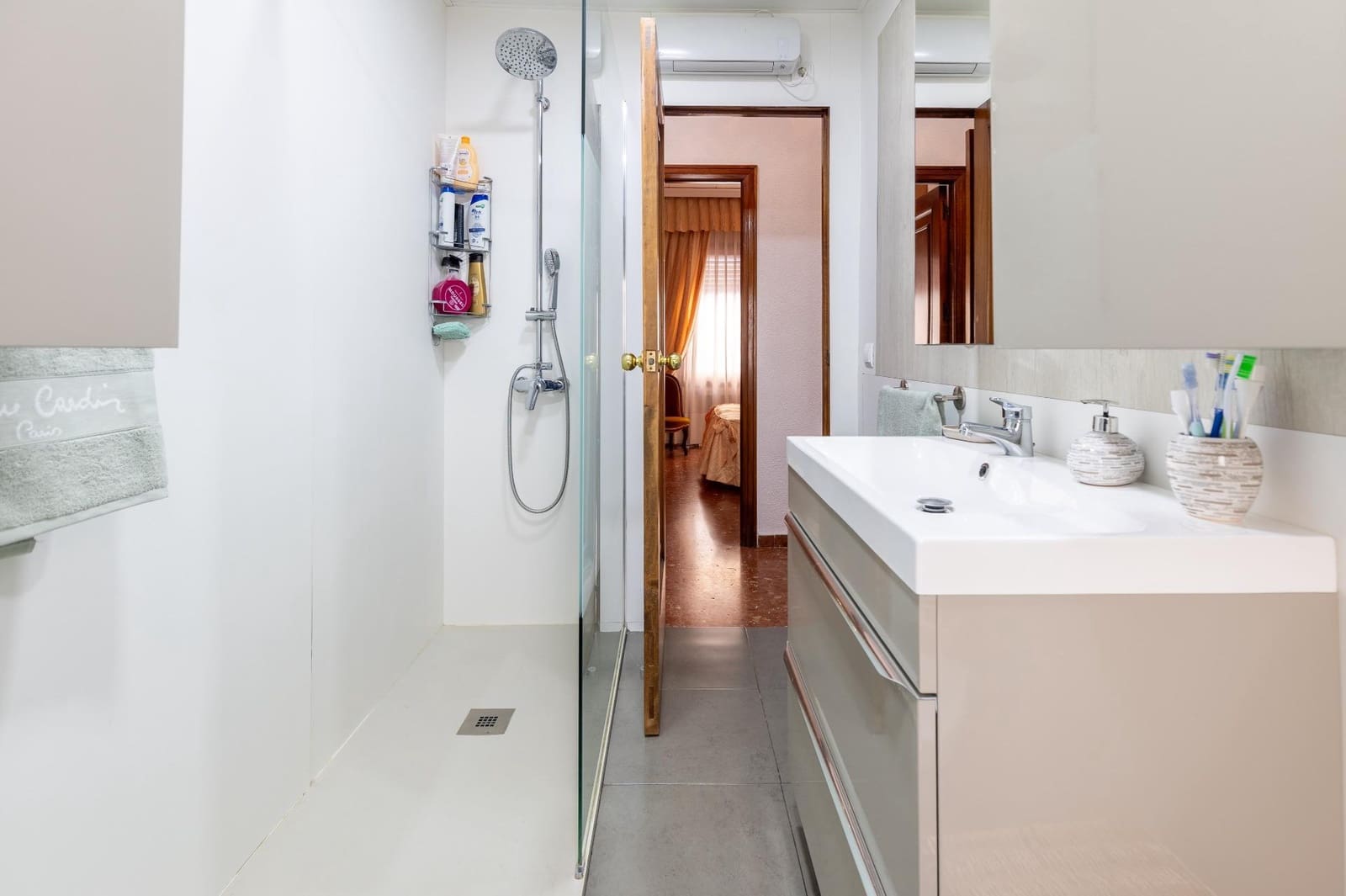 6 bedroom Townhouse for sale in Betera with garage - € 800,000 (Ref: 9619580)