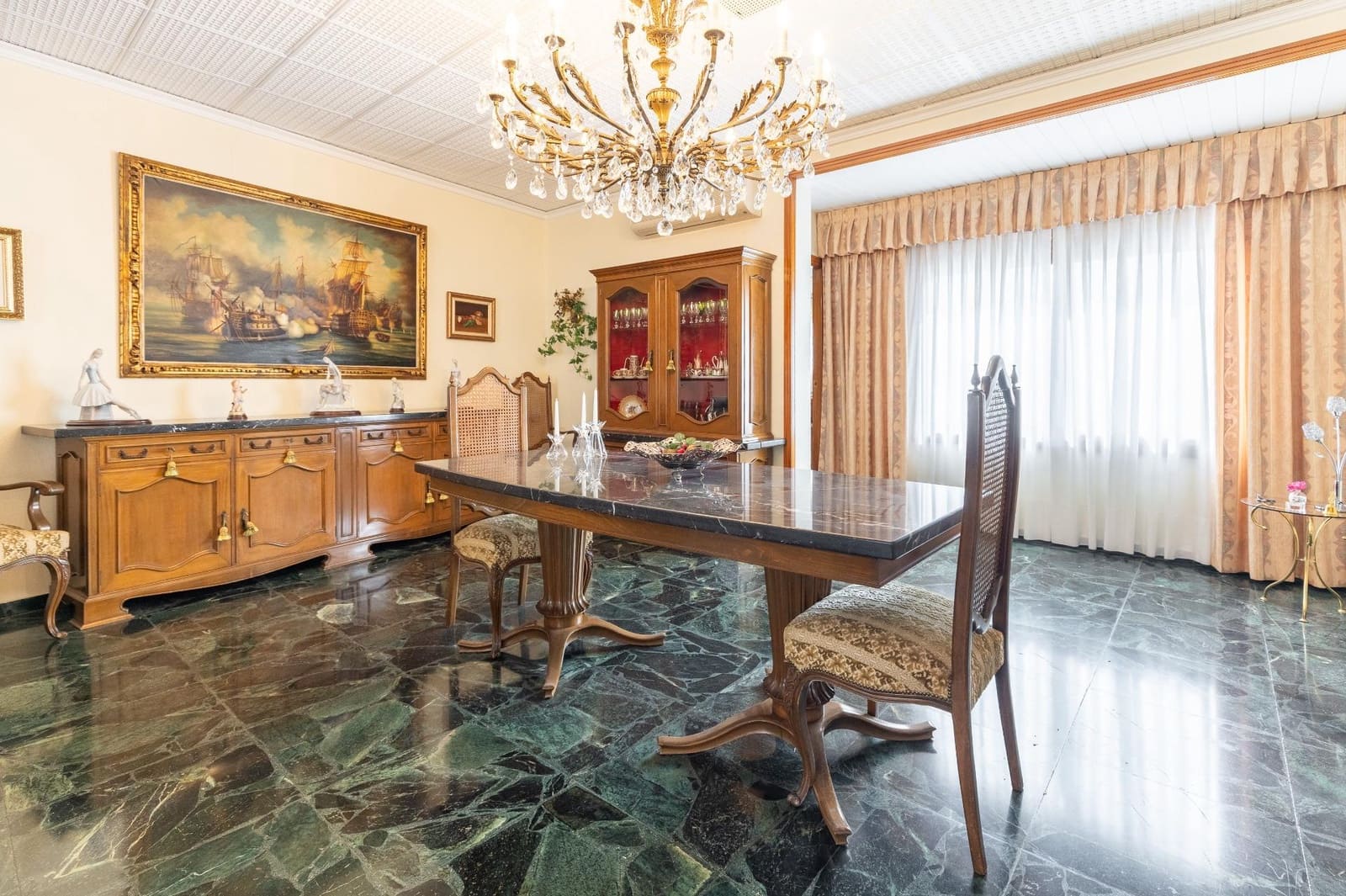 6 bedroom Townhouse for sale in Betera with garage - € 800,000 (Ref: 9619580)