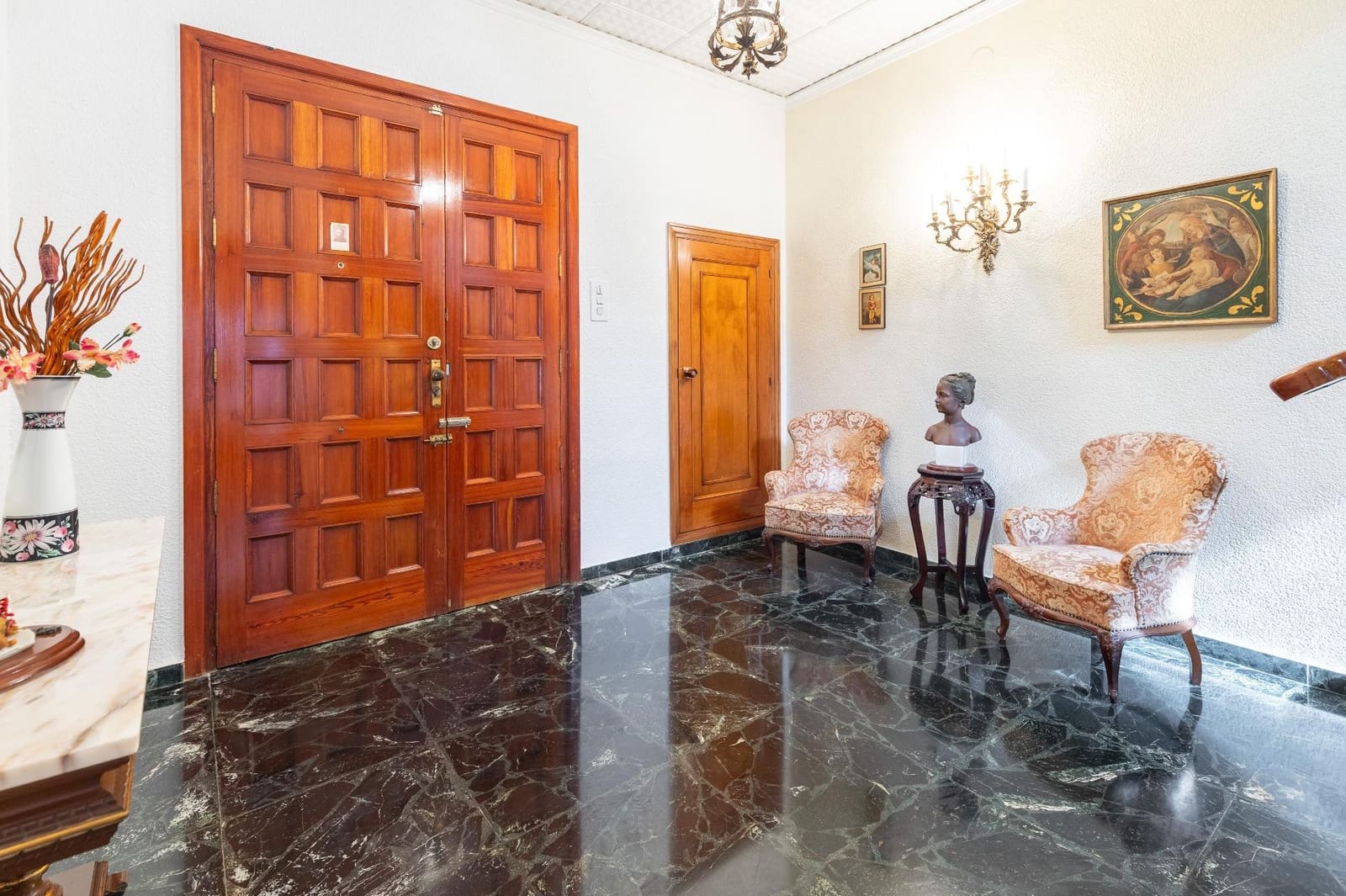 6 bedroom Townhouse for sale in Betera with garage - € 800,000 (Ref: 9619580)