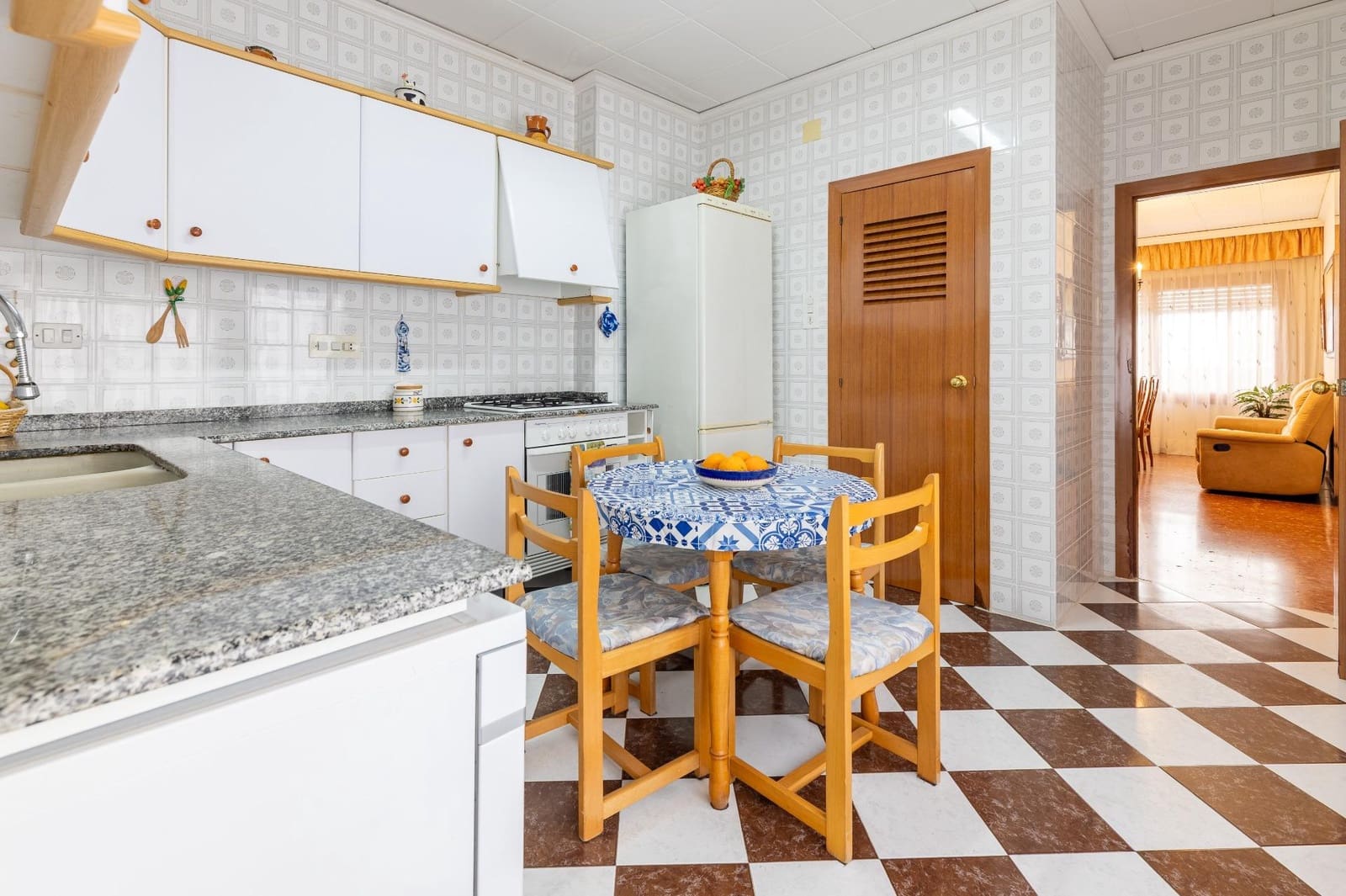 6 bedroom Townhouse for sale in Betera with garage - € 800,000 (Ref: 9619580)