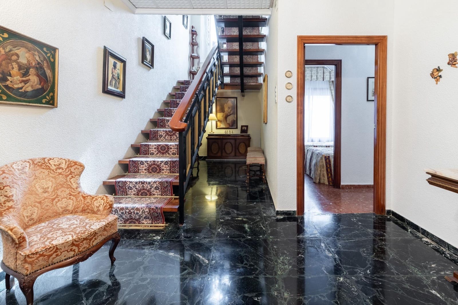 6 bedroom Townhouse for sale in Betera with garage - € 800,000 (Ref: 9619580)