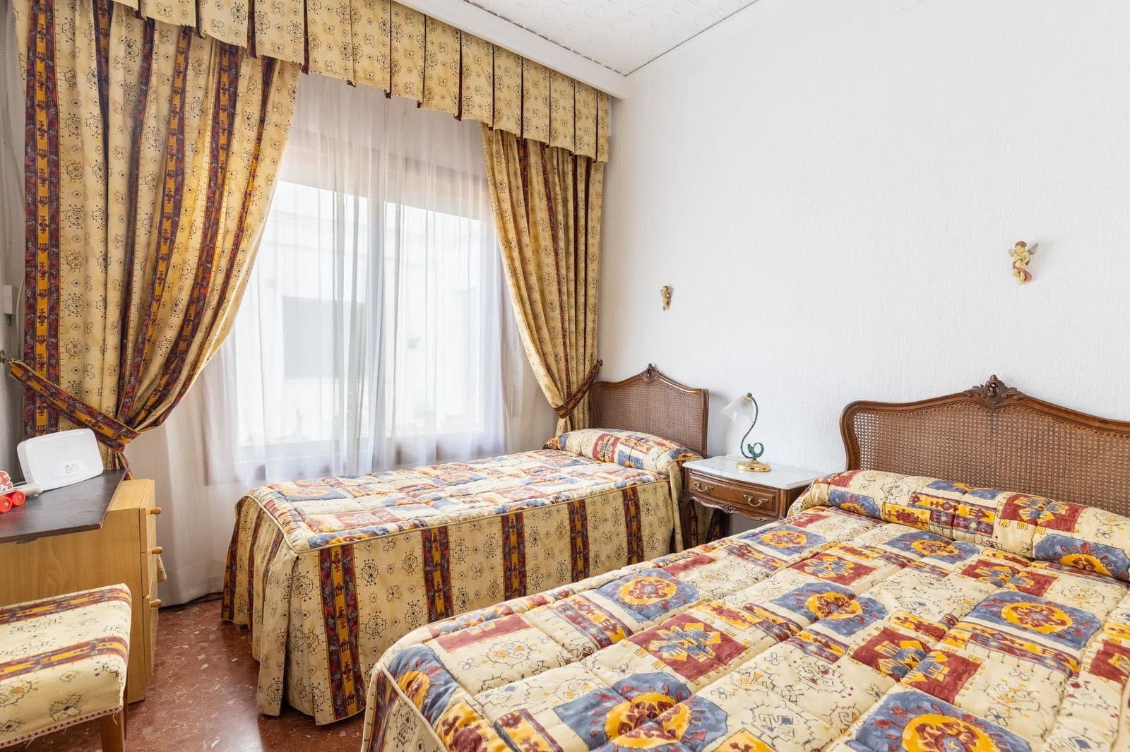 6 bedroom Townhouse for sale in Betera with garage - € 800,000 (Ref: 9619580)