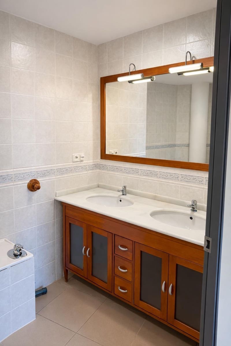 2 sovrum Lägenhet att hyra i L'Eliana - 1 100 € (Ref: 9627833)