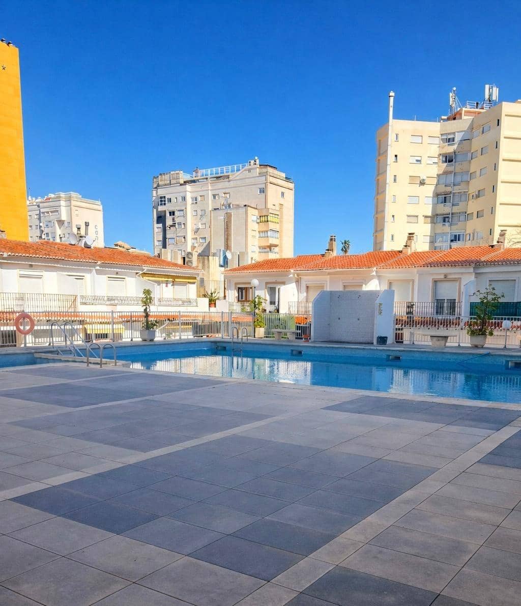 3 Zimmer Apartment zu vermieten in Gandia mit Pool - 900 € (Ref: 9637854)