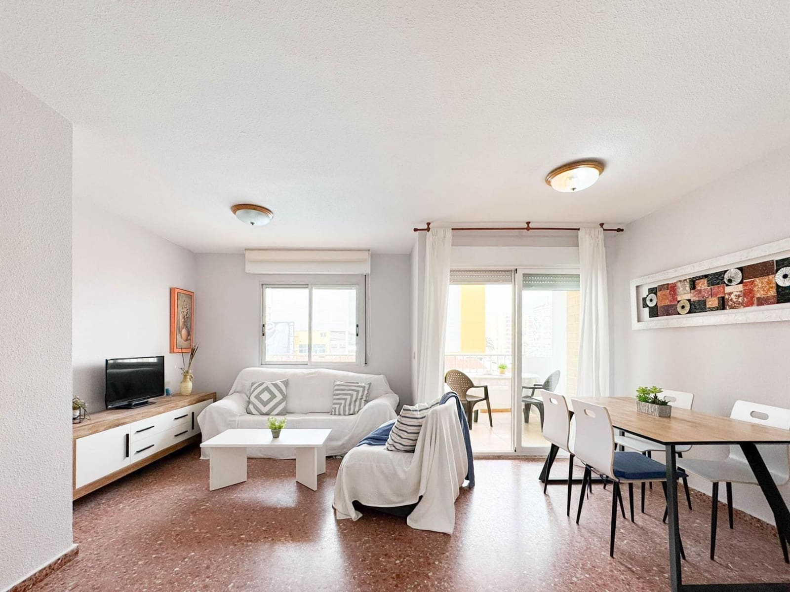 3 Zimmer Apartment zu vermieten in Gandia mit Pool - 900 € (Ref: 9637854)